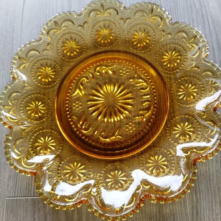 アンティーク琥珀色のガラスのお皿 アクセサリー置き、フェントンお好きな方もー。