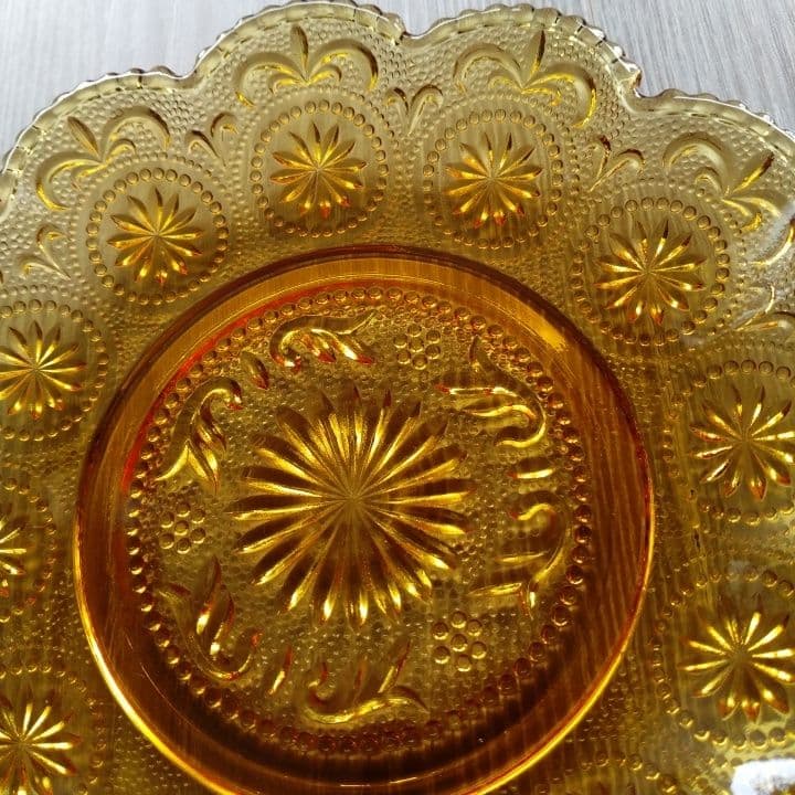 アンティーク琥珀色のガラスのお皿 アクセサリー置き、フェントンお好きな方もー。