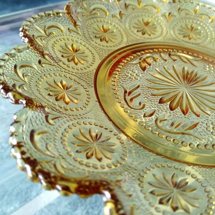 アンティーク琥珀色のガラスのお皿 アクセサリー置き、フェントンお好きな方もー。