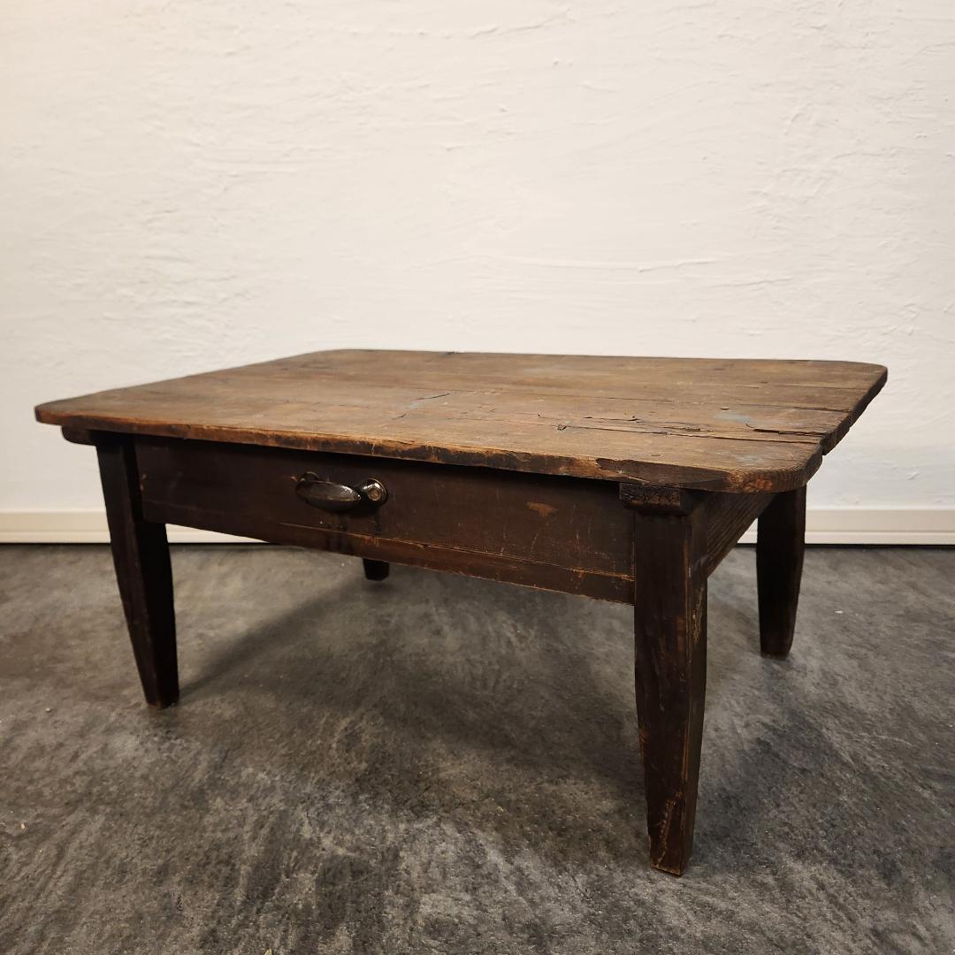 ノスタルジック　古材　ローテーブル 味のある打痕と塗装跡