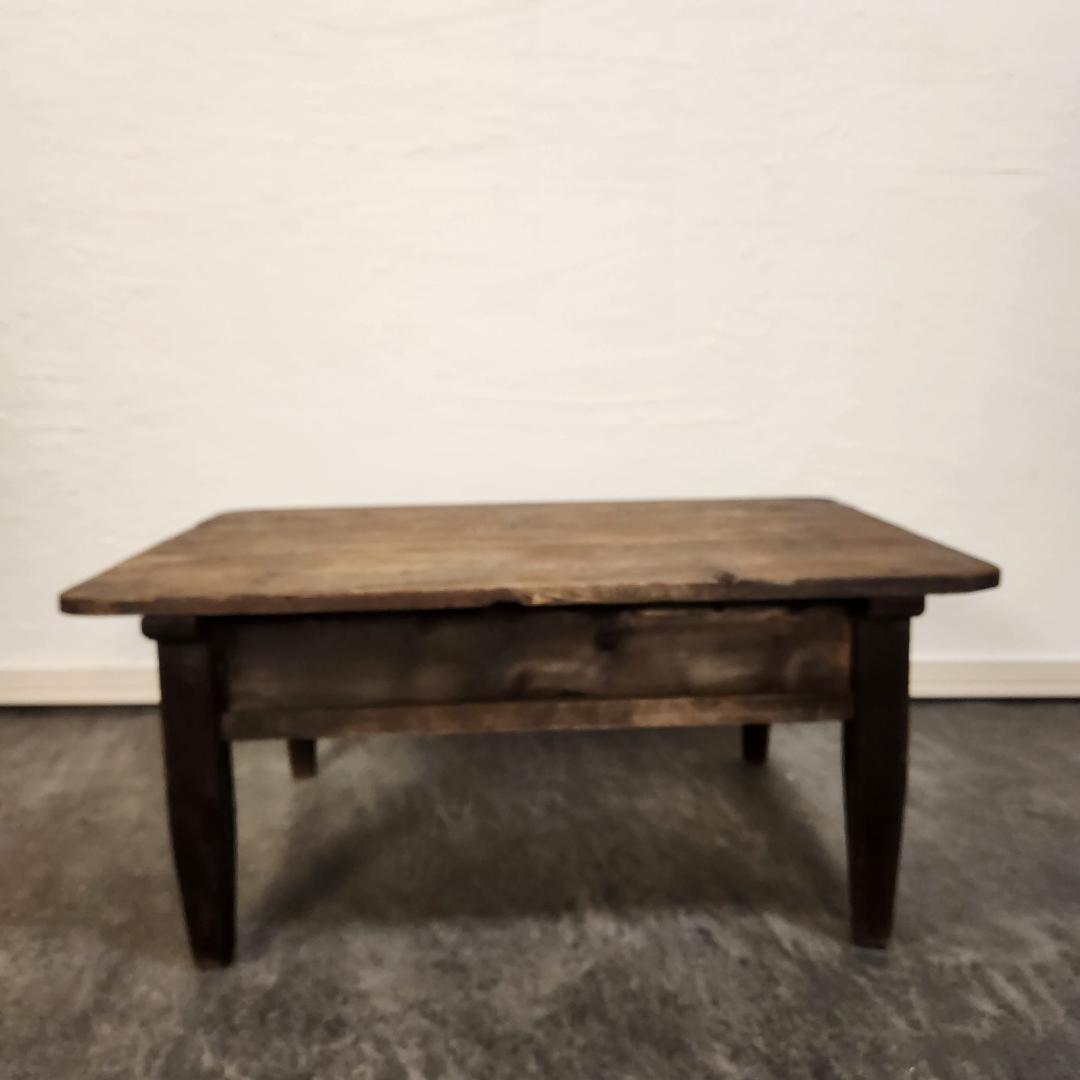 ノスタルジック　古材　ローテーブル 味のある打痕と塗装跡