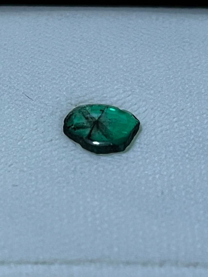 【一点もの 】トラピッチェエメラルド ルース