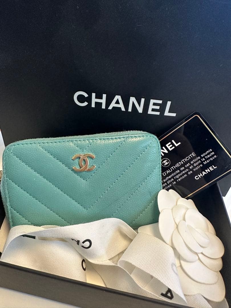 CHANEL ミントグリーン ケース