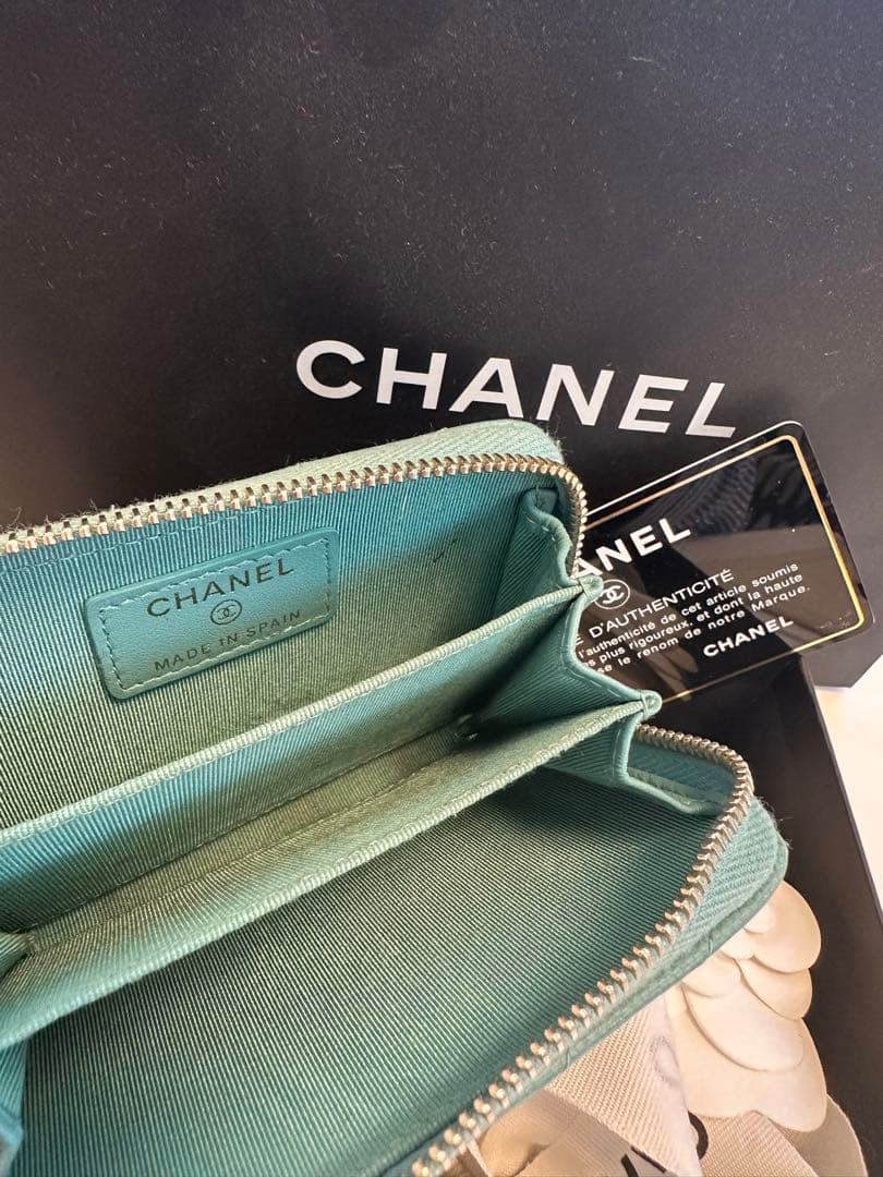 CHANEL ミントグリーン ケース