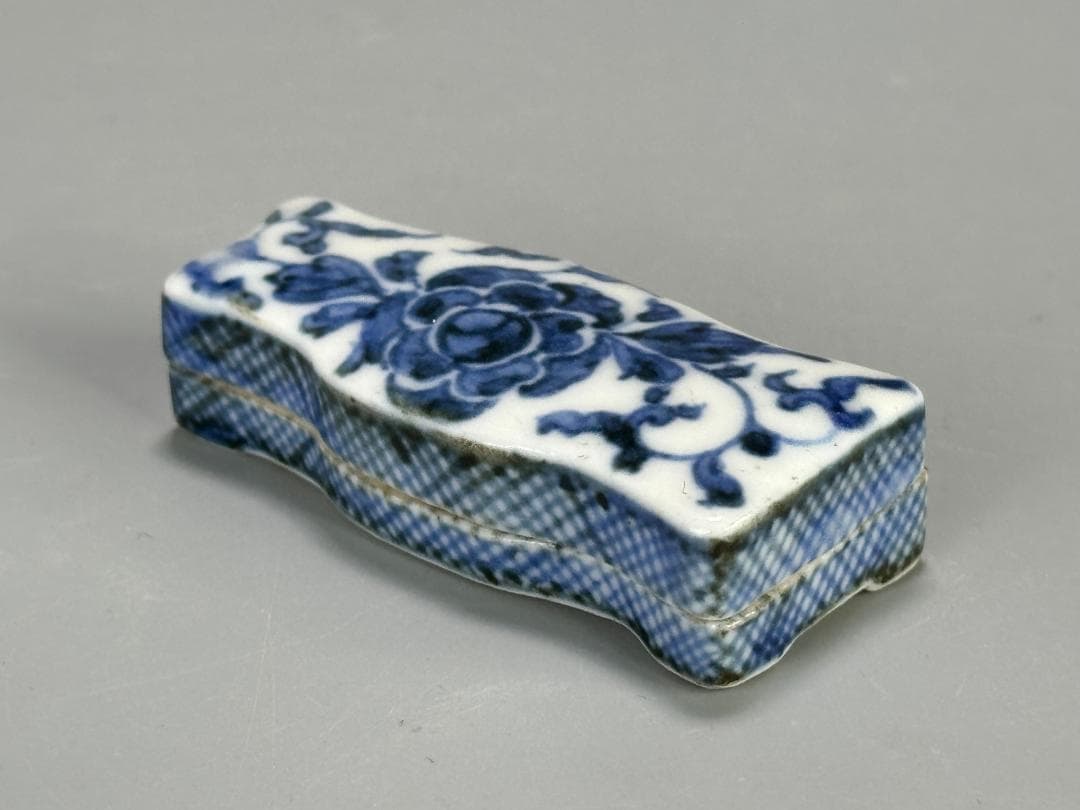 中国美術　清朝　清時代　青花花卉文　玩字款　香合　染付蓋物　香道具　唐物　古物