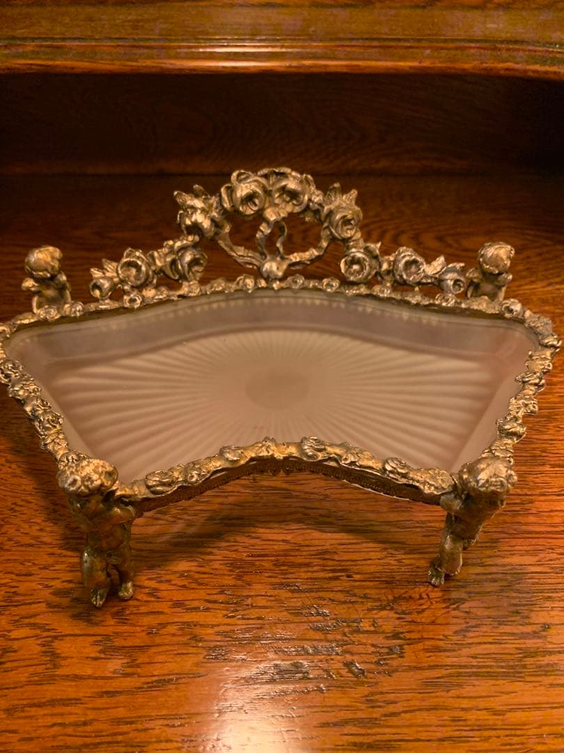 オルモル装飾　四足天使のアンティーク小物入れ