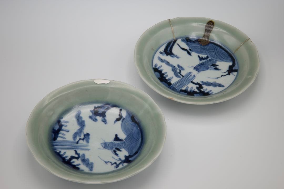 青磁の伊万里 | 鯉の柄 | 銀継ぎ 2枚セット