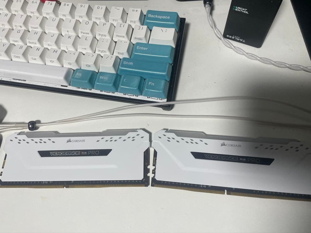 メモリー CORSAIRVENGEANCERGBPRO 16GB DDR4 3200MHz