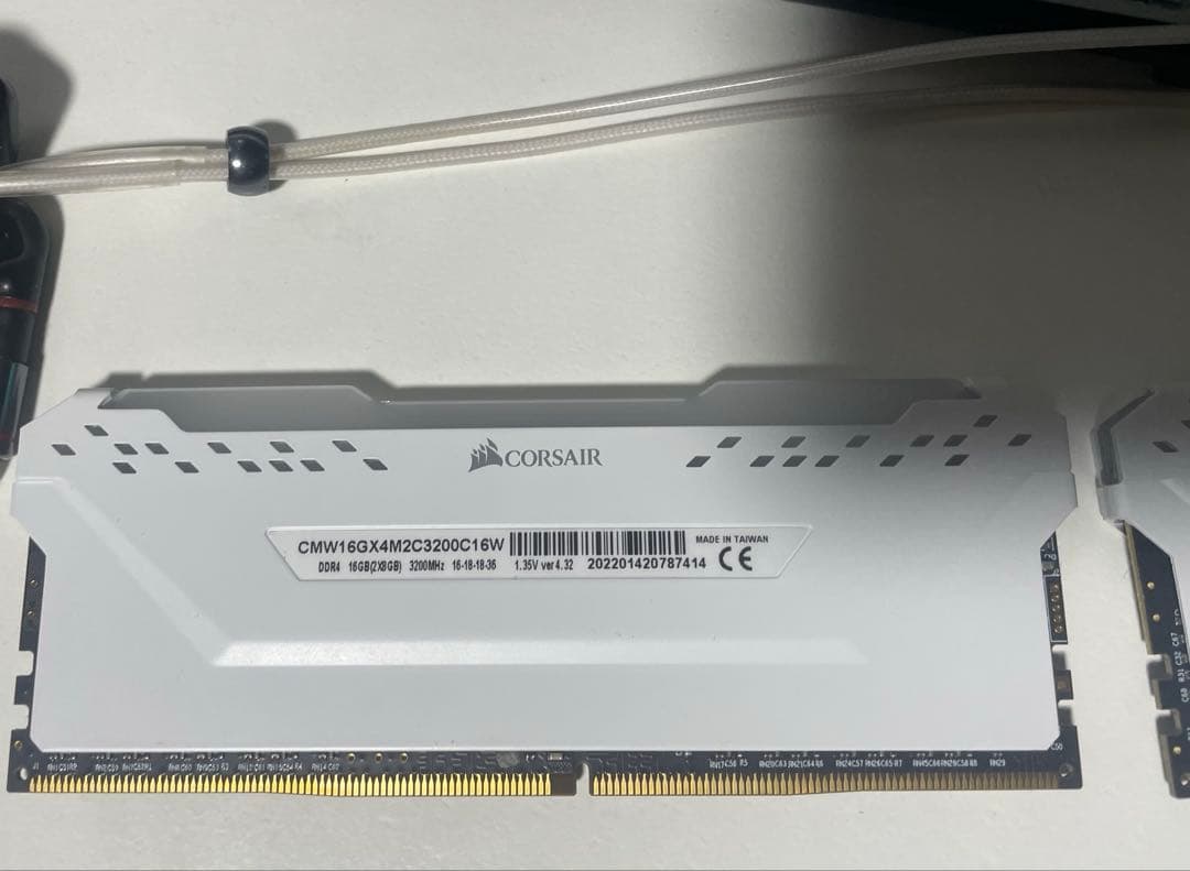 メモリー CORSAIRVENGEANCERGBPRO 16GB DDR4 3200MHz