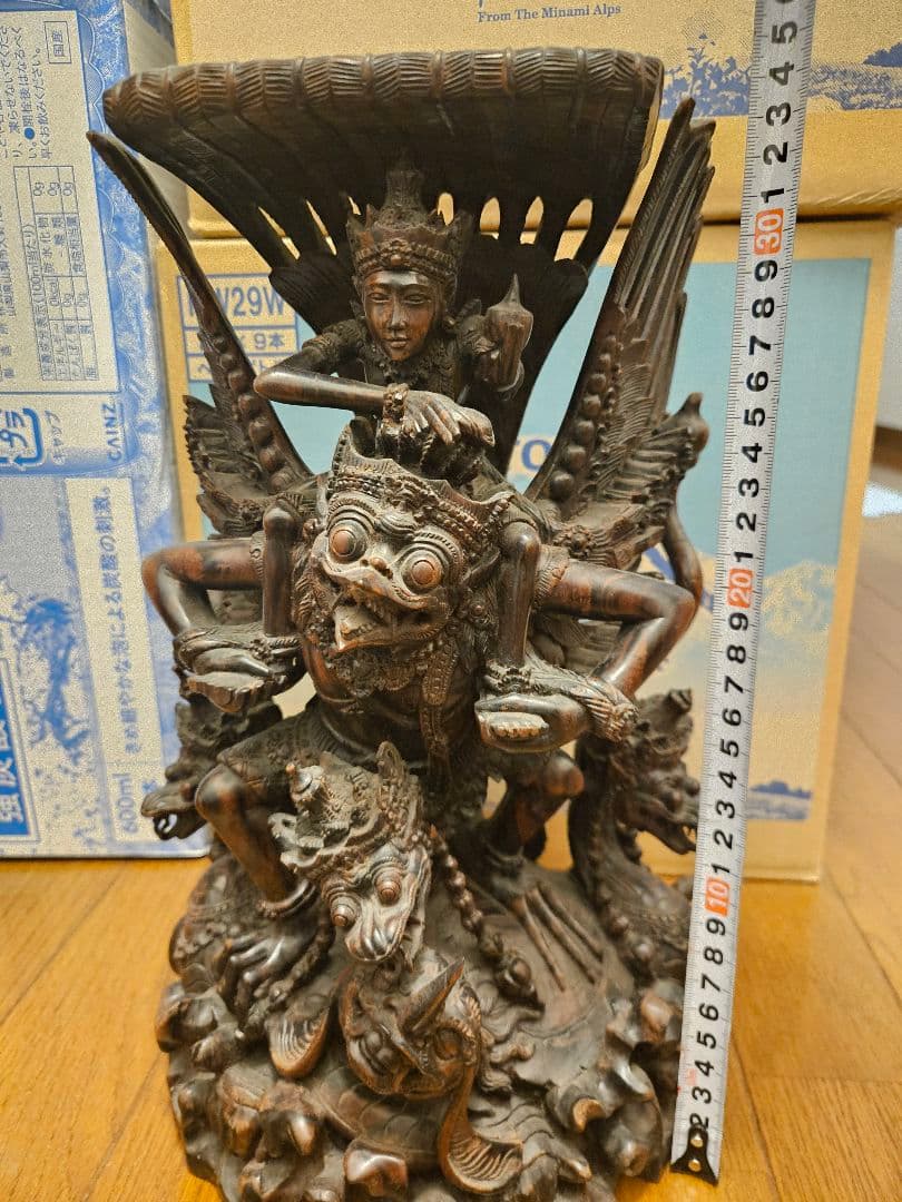 ヴィシュヌ神とガルーダの置物