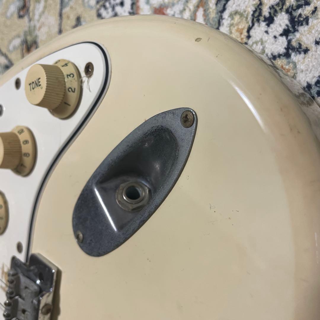 フェンダー　ストラトキャスター　クリーム