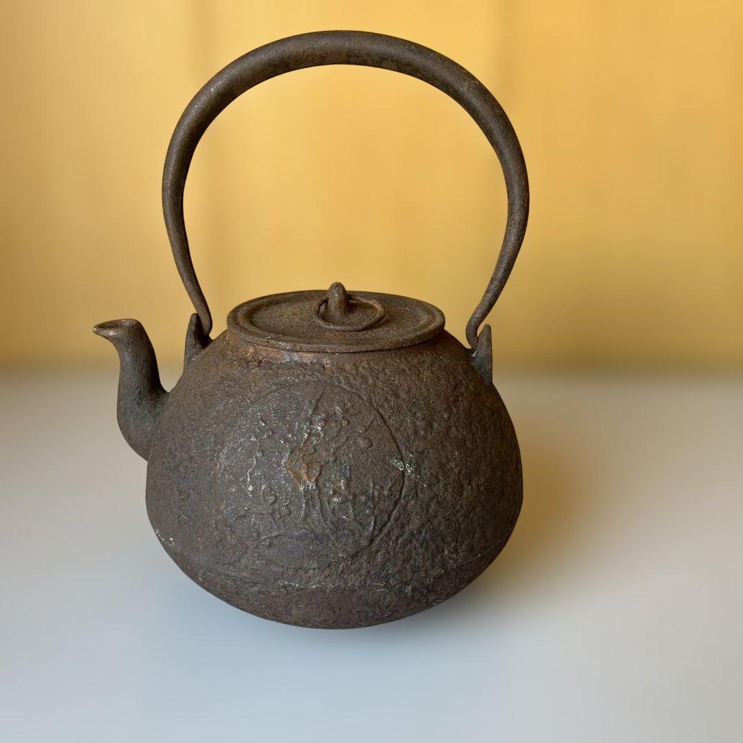 鉄瓶　骨董品　松　竹　梅　図　鉄蓋遊環摘　水漏れ　無し
