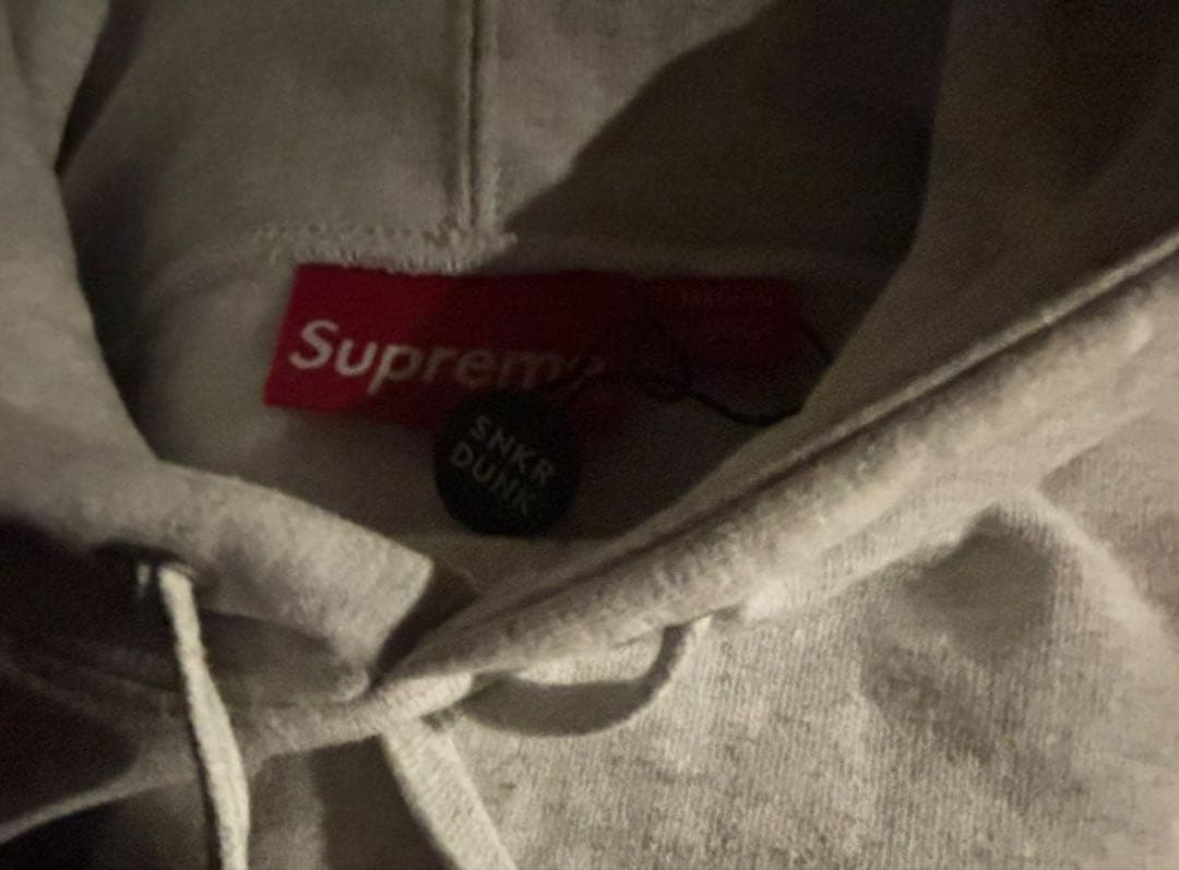 【値下げ中、即購入可能‼️】Supreme グレー フード付きパーカー