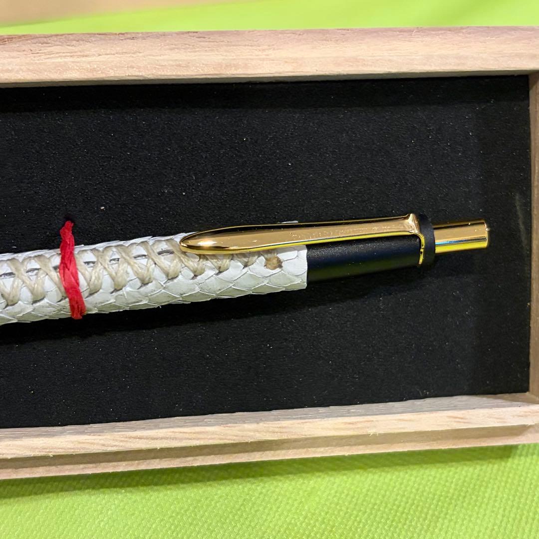 schicksal 巳年限定 革軸ペン パイソンレザー（白蛇革） シャープペン
