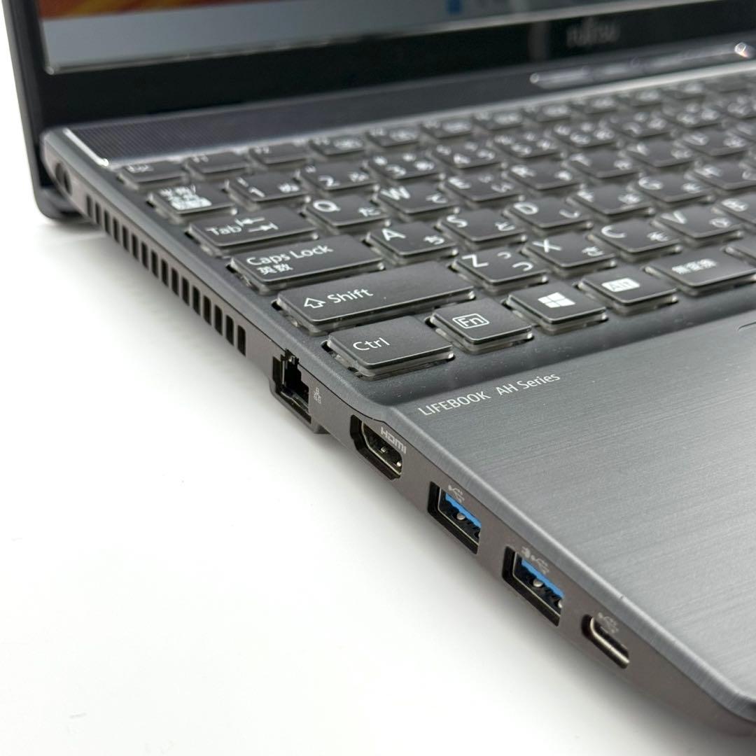 美品 富士通 ノートパソコン 第8世代i7 32GB NVMe512 起動16秒