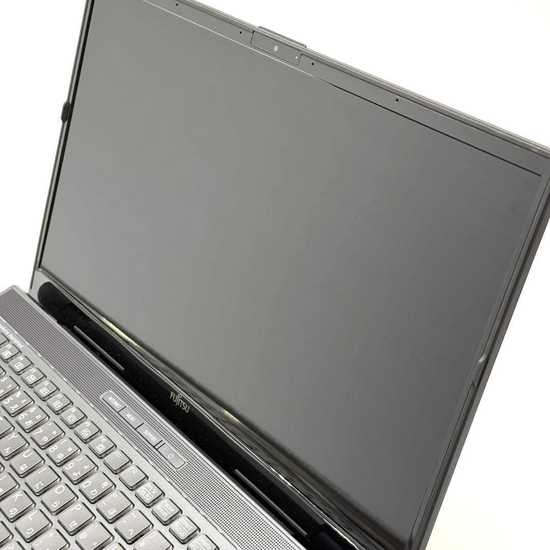 美品 富士通 ノートパソコン 第8世代i7 32GB NVMe512 起動16秒