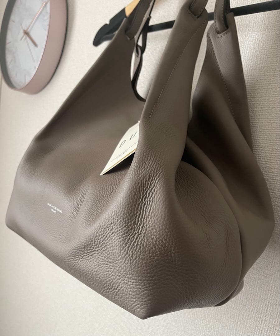 新品未使用タグ付ジャンニキアリーニショルダーバッグヨンアさん 銀座店