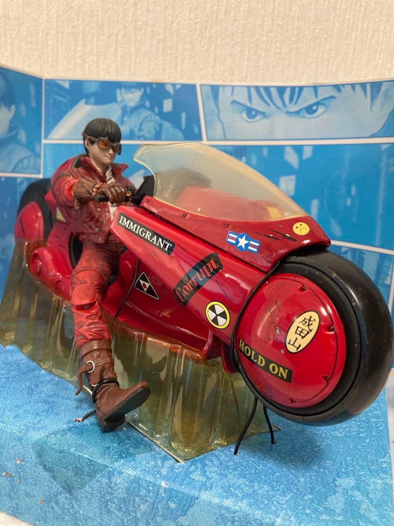 『AKIRA』の金田が乗るバイクのフィギュアです。