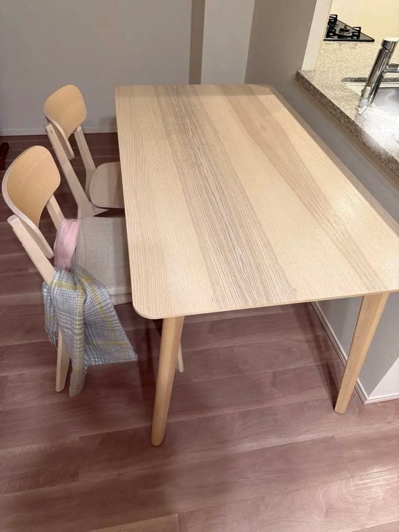 イケア　リーサボー　ナチュラル木製ダイニングテーブル　140cm×78cm