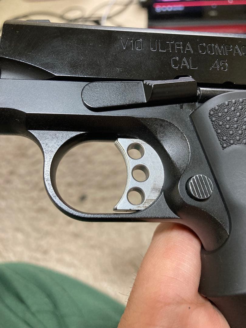 東京マルイ　V10 black ガスブローバックエアガン