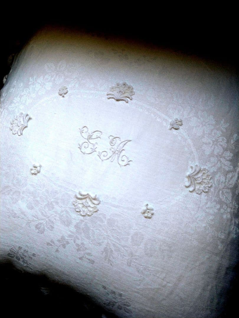 ※抹茶※フランスアンティーク　ダマスク織　ロゴ刺繍　中綿クッション付き