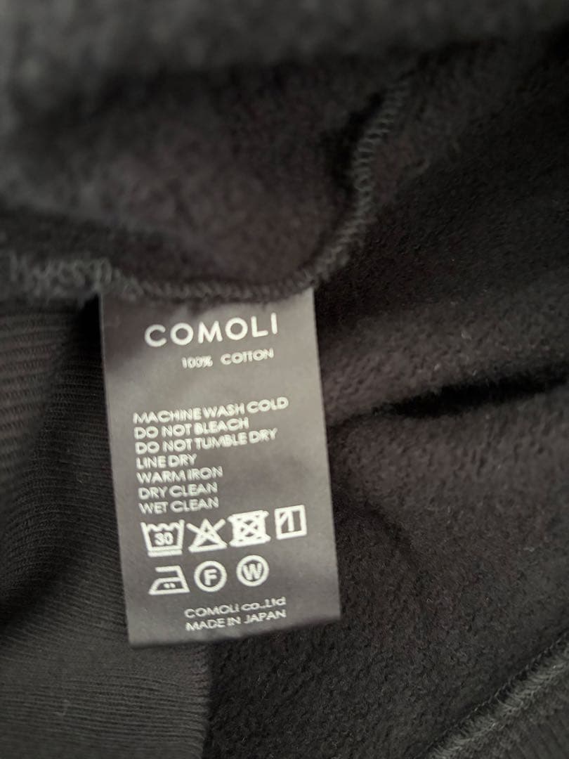 COMOLI ブラック フード付きパーカー