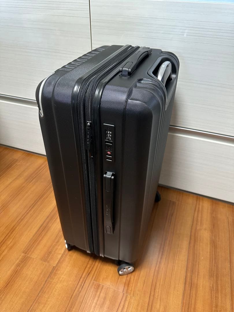 【超美品】スーツケース　Mサイズ 黒