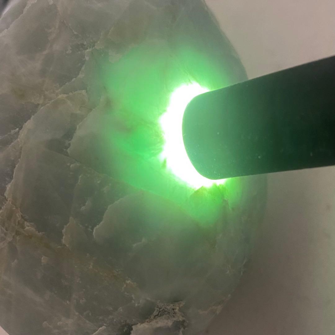 糸魚川翡翠　上質　白緑　小滝圧砕　1053g