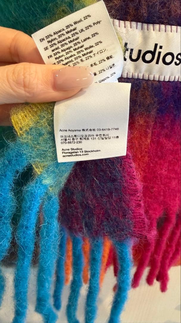 アクネ　マフラー