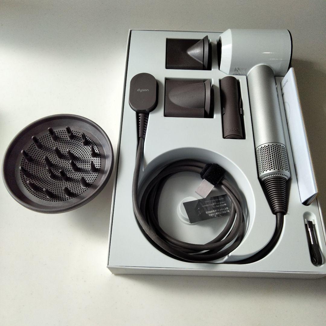 Dyson スーパーソニック　ヘアドライヤー ホワイト/シルバー