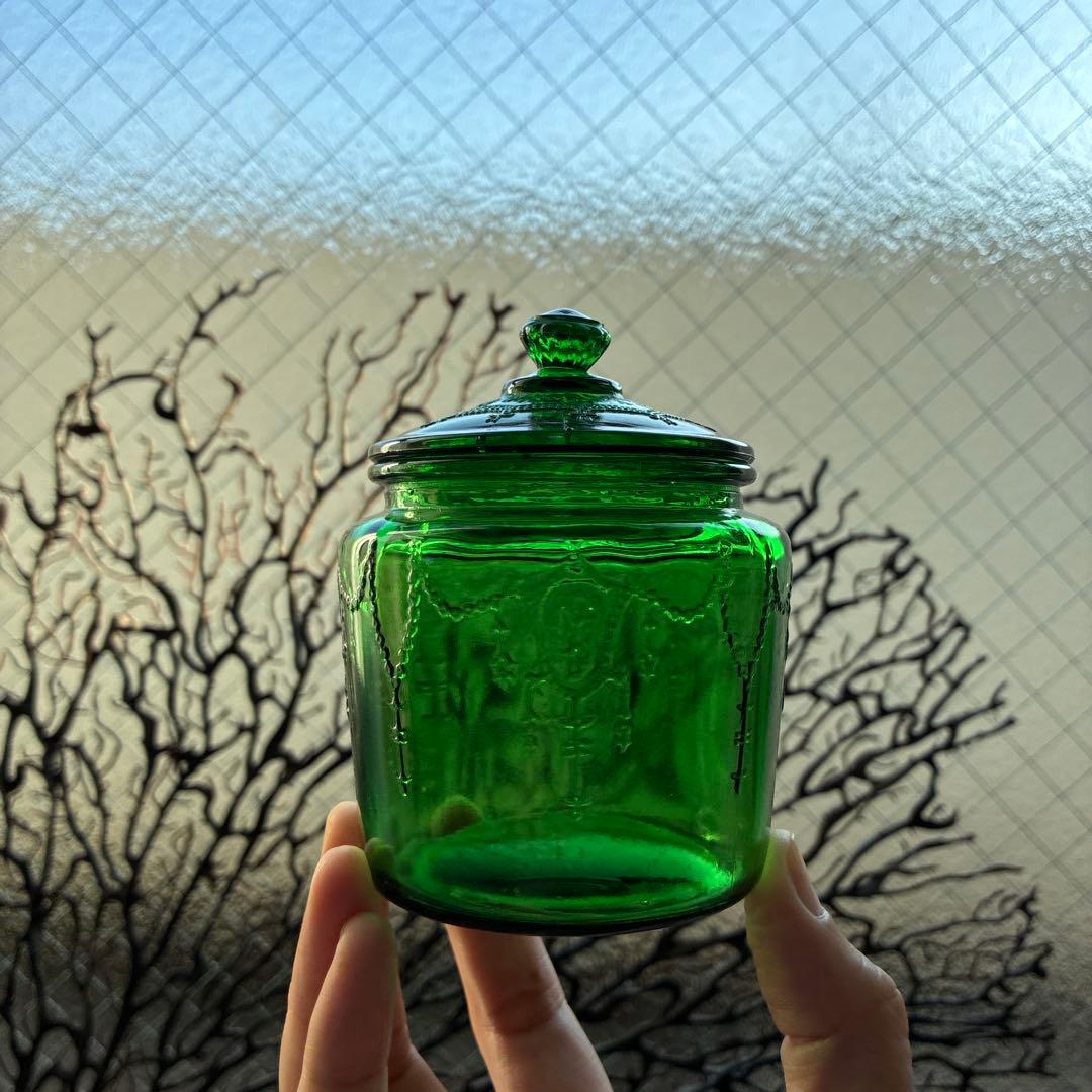 骨董　時代ガラス　吉祥　瓔珞紋プレス　上品　緑色ガラス　極小　飴屋瓶　菓子瓶