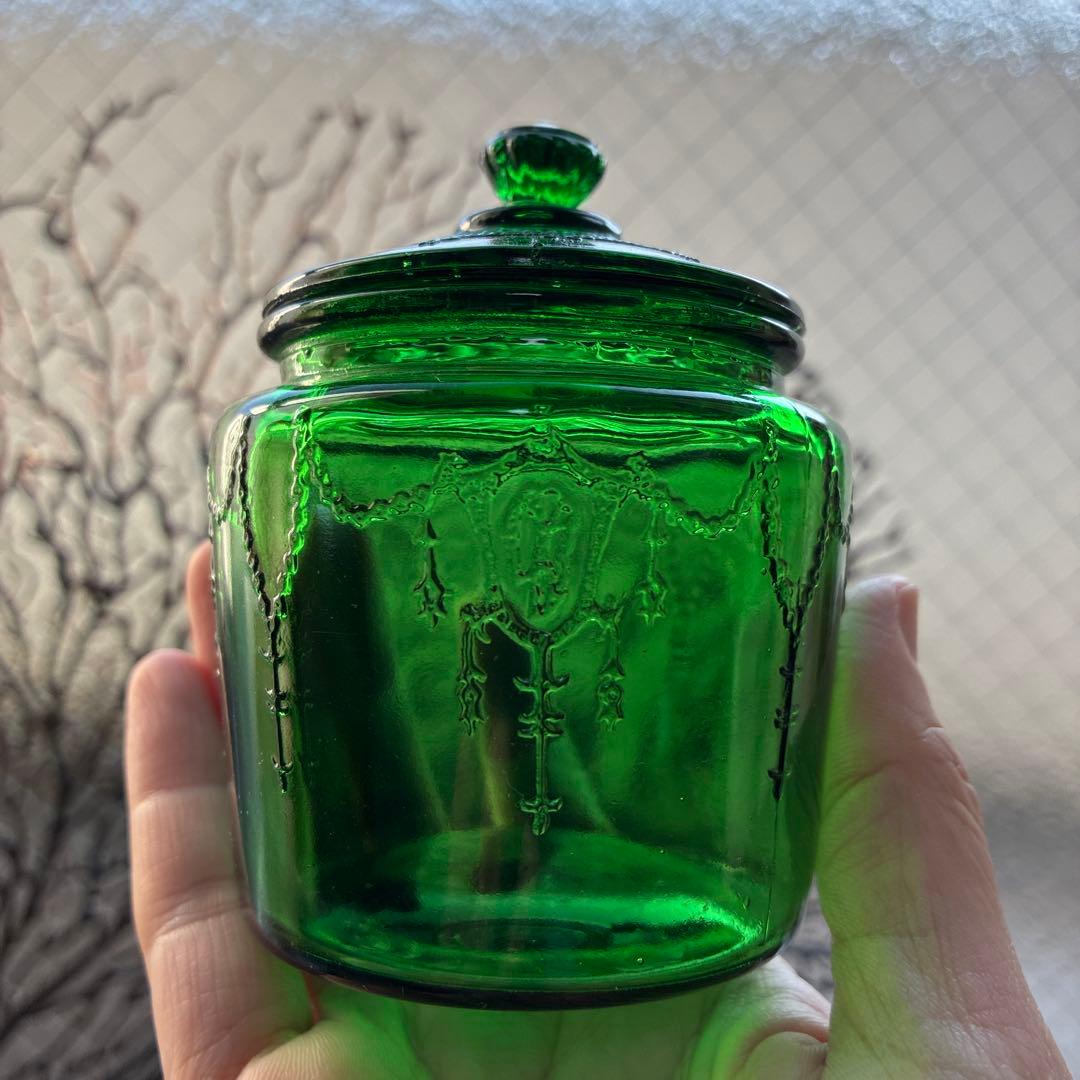 骨董　時代ガラス　吉祥　瓔珞紋プレス　上品　緑色ガラス　極小　飴屋瓶　菓子瓶