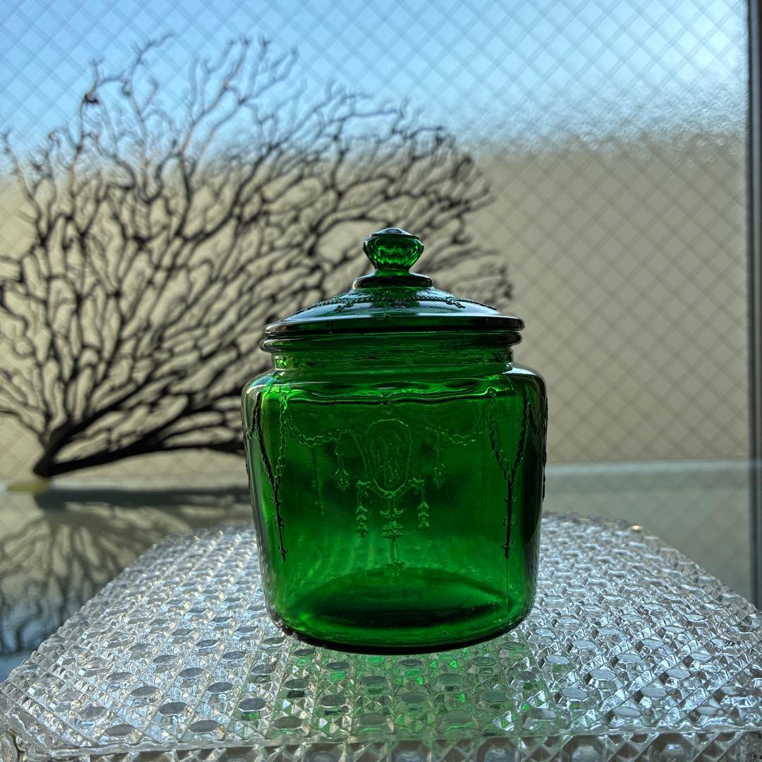 骨董　時代ガラス　吉祥　瓔珞紋プレス　上品　緑色ガラス　極小　飴屋瓶　菓子瓶
