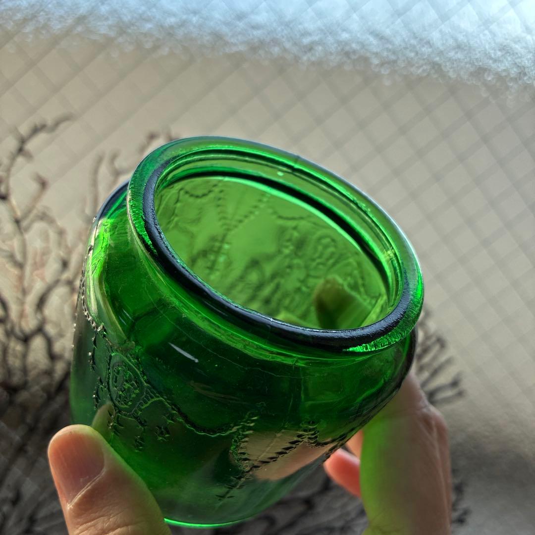 骨董　時代ガラス　吉祥　瓔珞紋プレス　上品　緑色ガラス　極小　飴屋瓶　菓子瓶