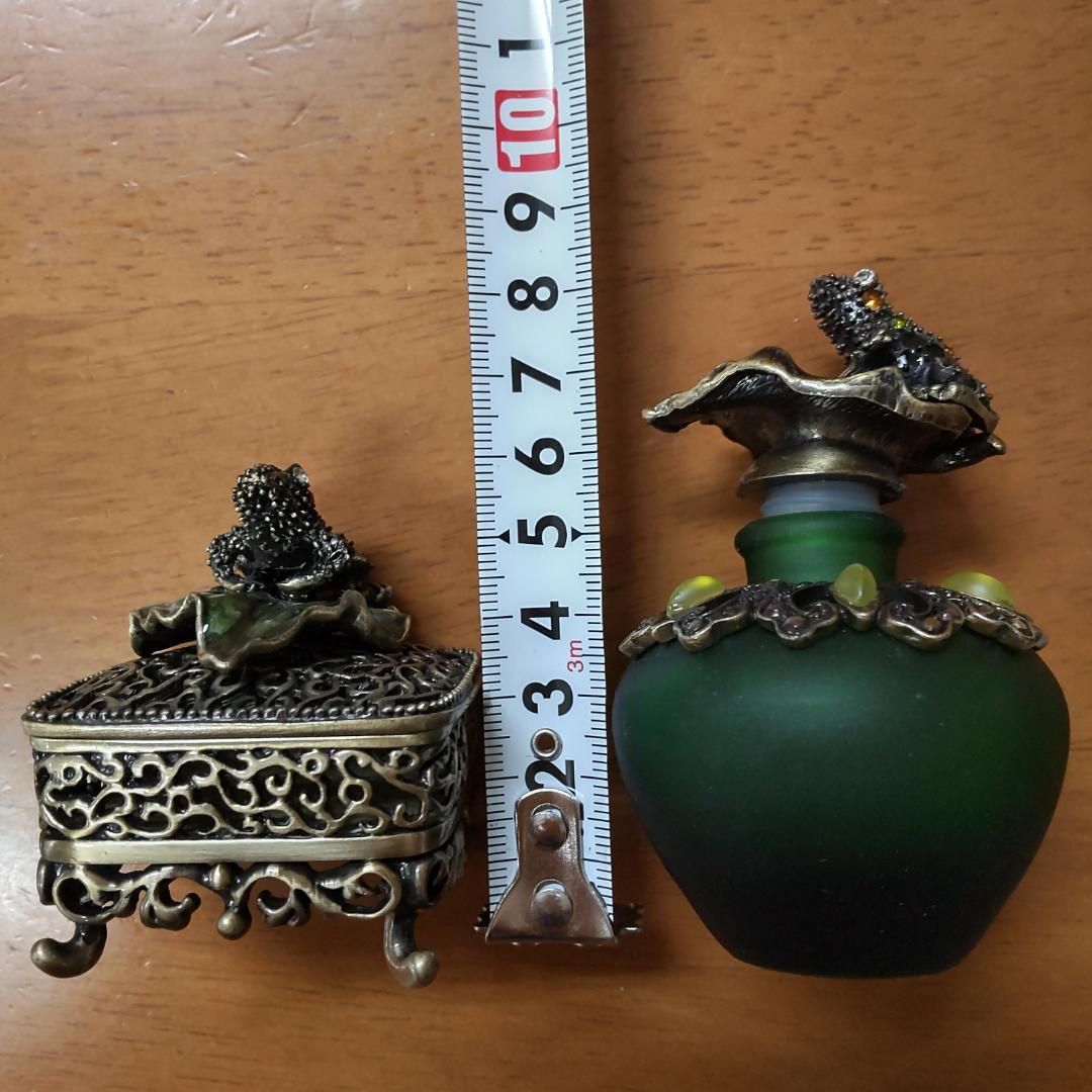 カエル　小物　香水瓶　ビジュー　アンティーク風　縁起もの　ラッキーモチーフ