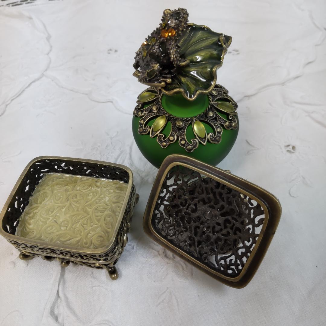 カエル　小物　香水瓶　ビジュー　アンティーク風　縁起もの　ラッキーモチーフ