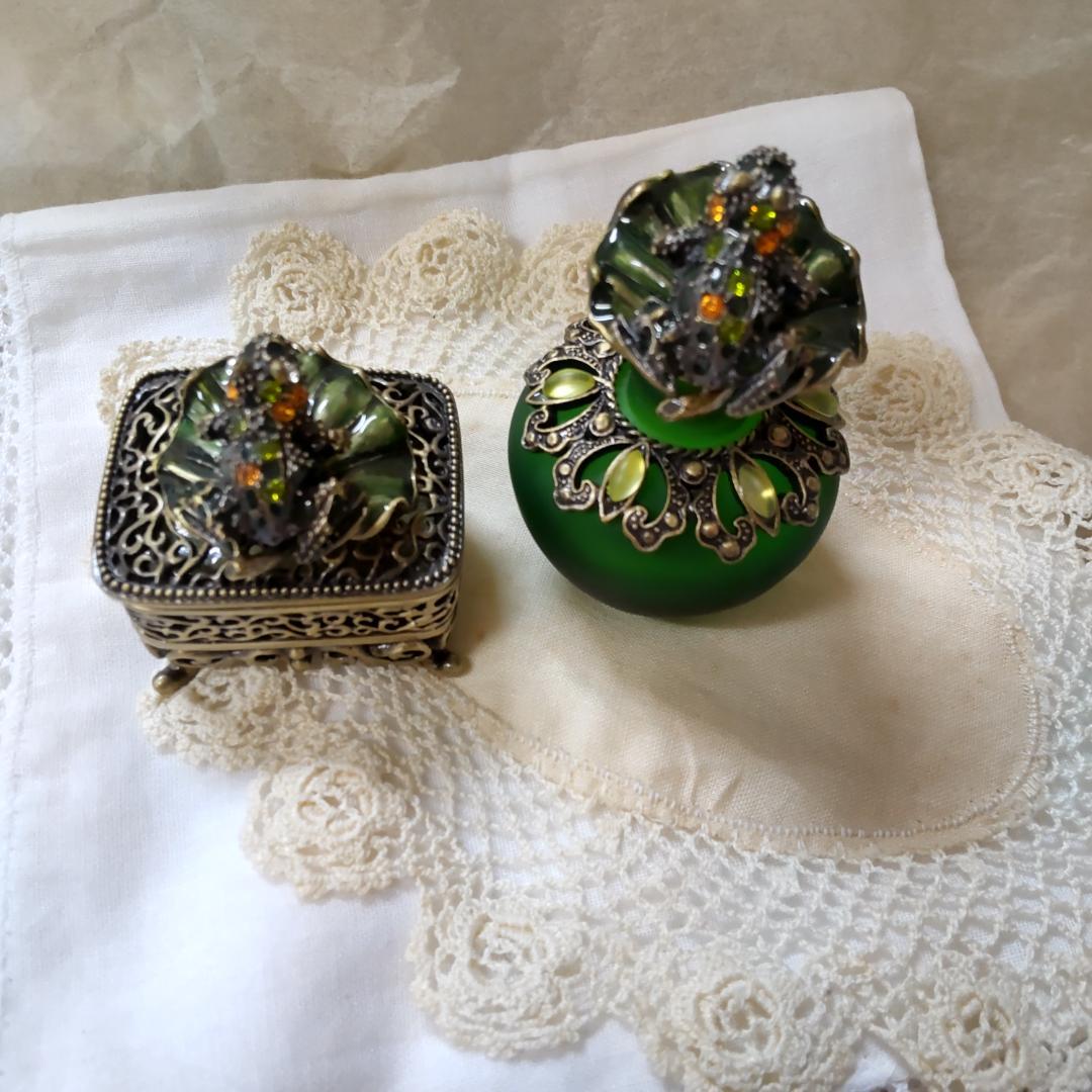 カエル　小物　香水瓶　ビジュー　アンティーク風　縁起もの　ラッキーモチーフ