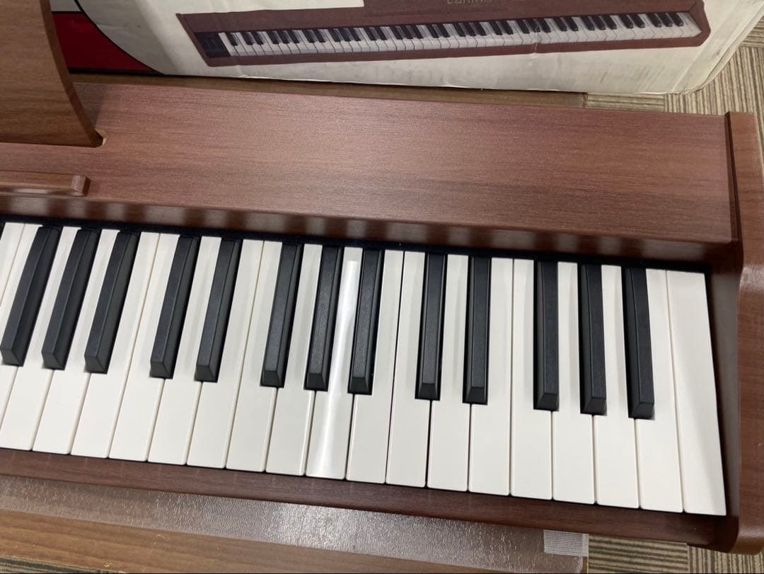 電子ピアノ88鍵盤 給電タイプ　木目調ボディ　マホガニー