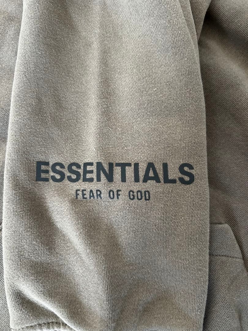 【美品】ESSENTIALS パーカー フーディーfod fear of god