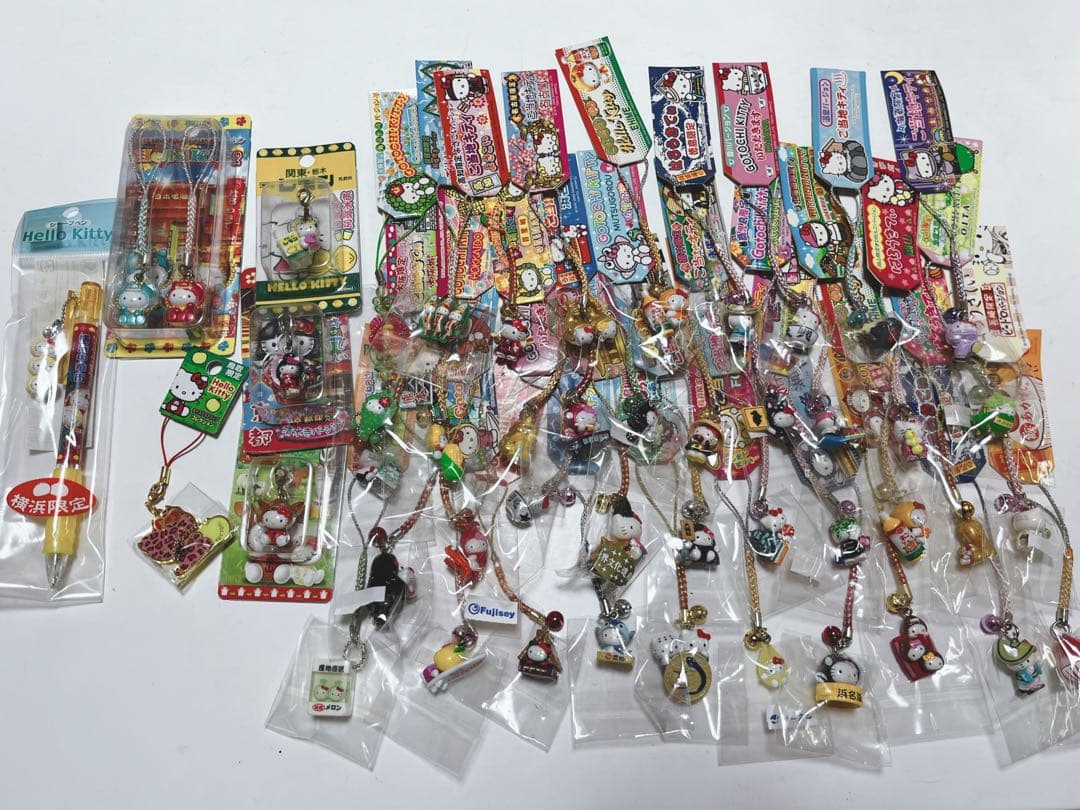 d*7様 ご当地　ハローキティ ストラップ その他　55個セット