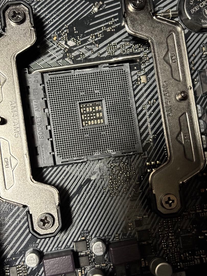 CPU 5700X Asrock B550M-HDV