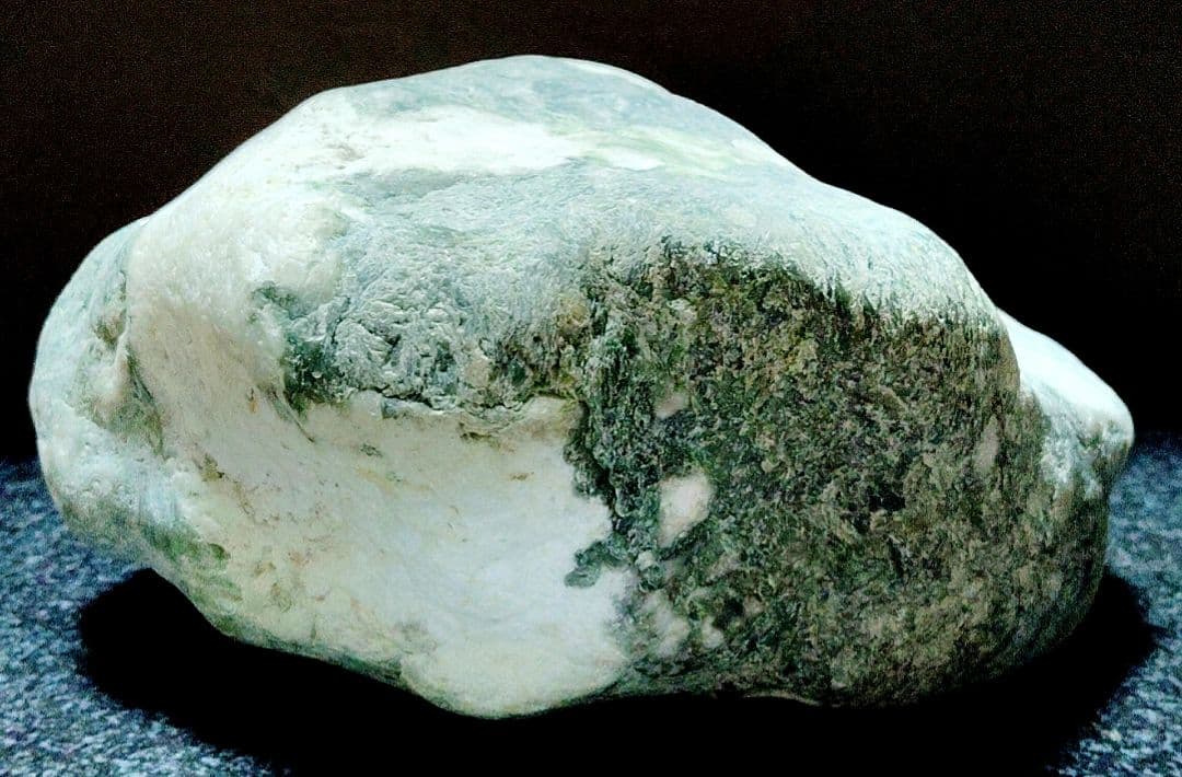 ★翡翠原石★糸魚川硬玉【小滝・転石・バレル磨き3,672ｇ】