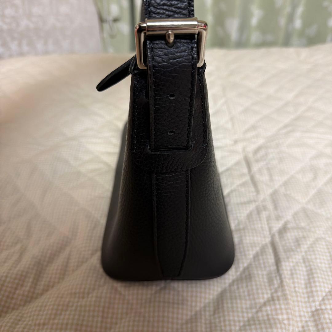 バーバリー　ハンドバッグ、肩掛け　黒　革製品　内側チェック柄　【値下げ不可】