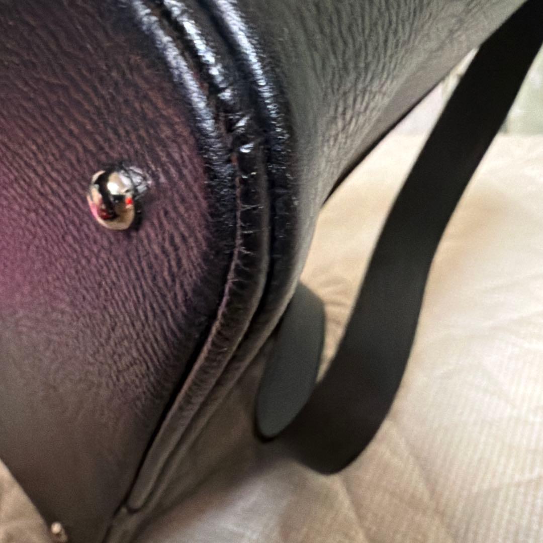 バーバリー　ハンドバッグ、肩掛け　黒　革製品　内側チェック柄　【値下げ不可】