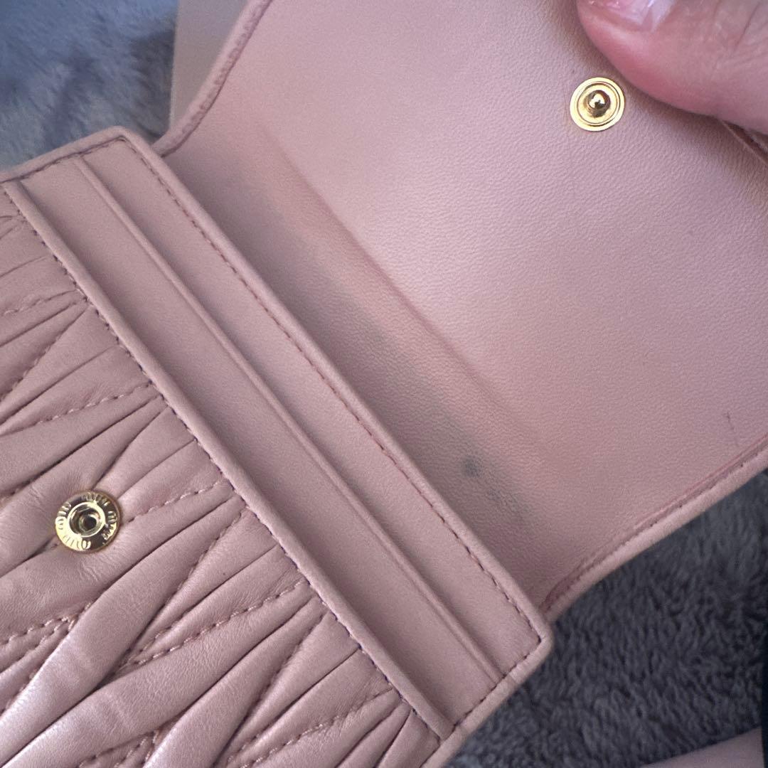 値下げmiumiu マテラッセ 二つ折り財布