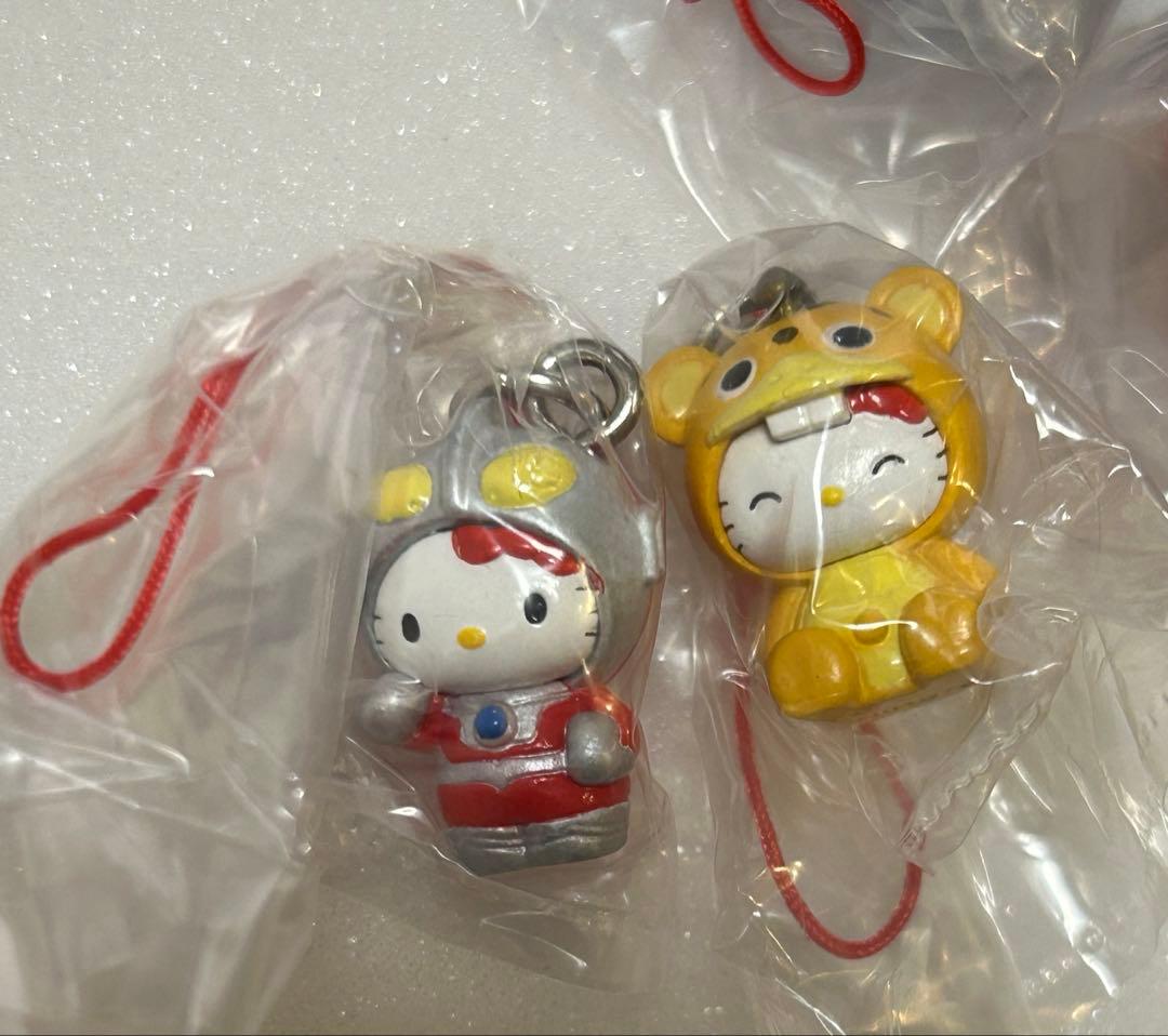 全5種 ハローキティ　なりきりストラップ　ウルトラマンver