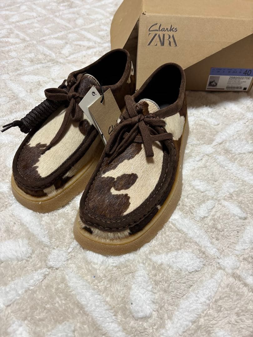 新品未使用タグ付きZARA×クラークスのコラボモカシン サイズ40