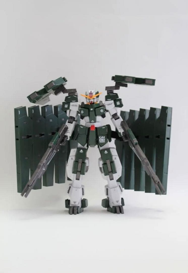 劇場版ガンダムダブルオー　ガンプラ　組立済