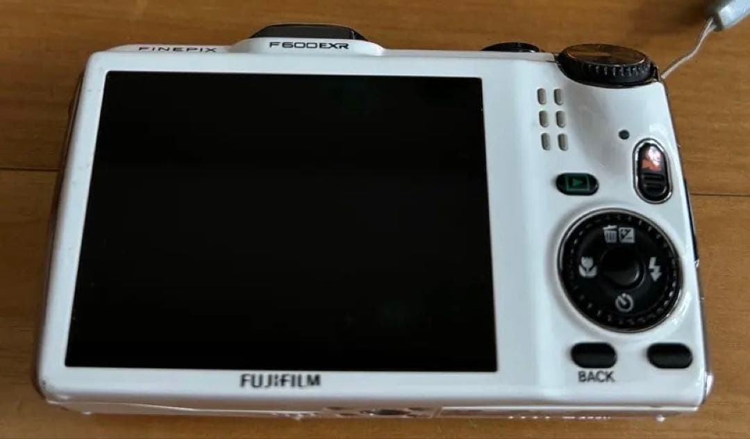 富士フイルム　コンパクトデジタルカメラ、「FinePix F600EXR」