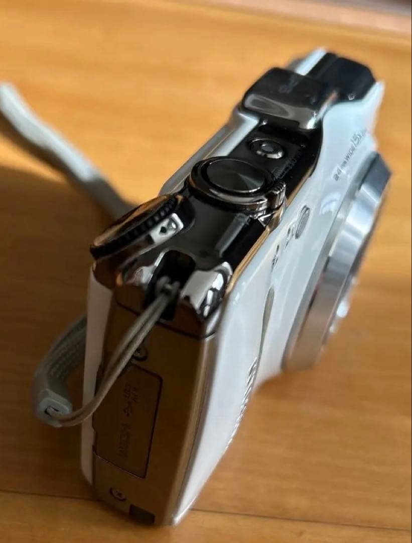 富士フイルム　コンパクトデジタルカメラ、「FinePix F600EXR」